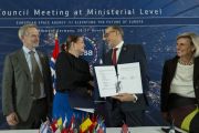 ESA and Norway explore possibility of Arctic Space Centre