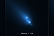 Hubble unexpectedly catches comet breaking up