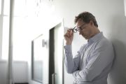 The single most overlooked sign of high intelligence isn’t curiosity or vocabulary — it’s a tolerance for not knowing the answer yet, and the discomfort of unresolved questions is what most adults trade away for the cheap certainty that ends most learning